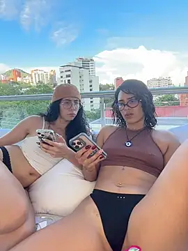 Alice surprise online show from December 3, 9:39 pm