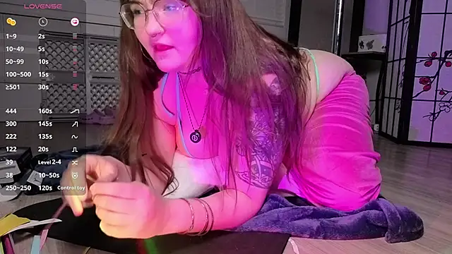 Snickerdoodles69 online show from June 10, 4:22 am