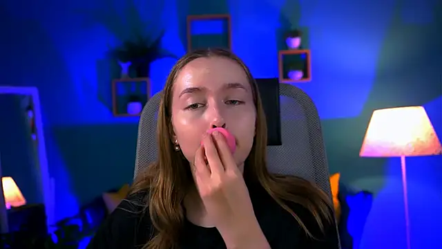 JenniferGraces online show from September 16, 12:07 am