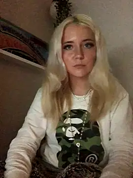 Snapshot of Blondie_Sofia_Essexbabe chatting on September 20, 12:54 am Blondie Sofia Essexbabe online show from September 20, 12:54 am