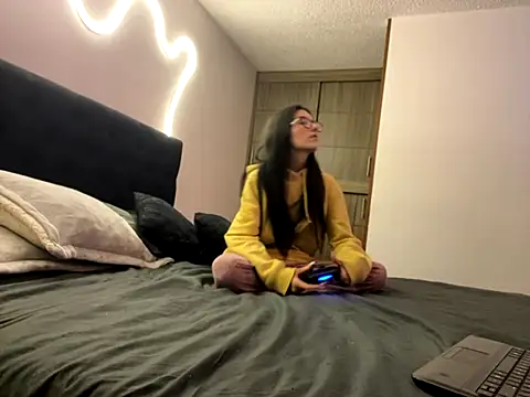 DesireLuxe online show from October 8, 7:46 am