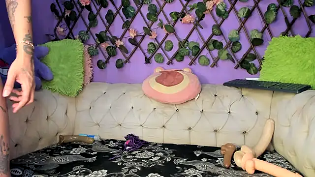 Snapshot of amydelahozgomez chatting on September 15, 4:43 am amydelahozgomez online show from September 15, 4:43 am