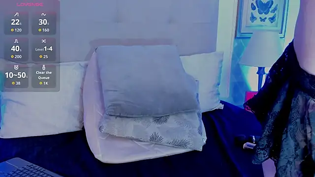 Snapshot of Carlaguzman_ chatting on October 13, 3:58 pm Carlaguzman online show from October 13, 3:58 pm