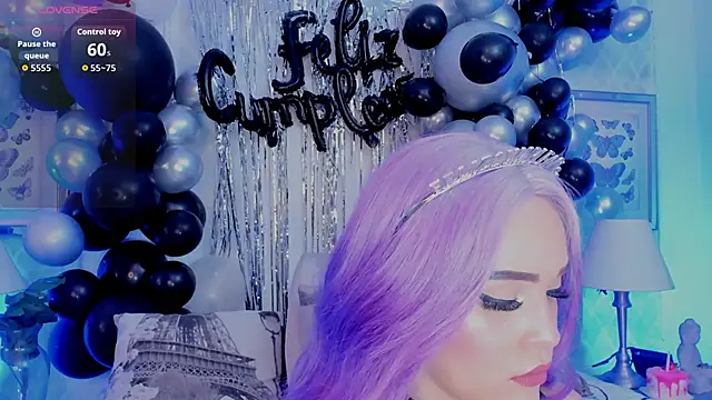 Snapshot of Carlaguzman_ chatting on October 18, 3:48 pm Carlaguzman online show from October 18, 3:48 pm