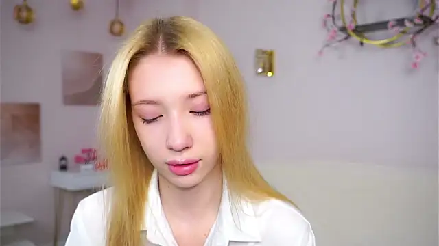 SunnivaCovil online show from February 28, 2:49 pm