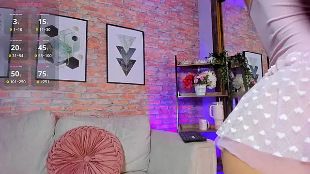 Snapshot of Lucia_Brown_ chatting on September 29, 7:52 pm Lucia Brown online show from September 29, 7:52 pm