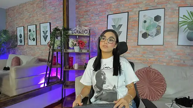 Snapshot of Lucia_Brown_ chatting on October 8, 4:22 pm Lucia Brown online show from October 8, 4:22 pm