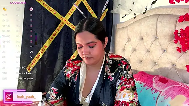 Snapshot of Leah_yuah_ chatting on October 18, 9:23 am Leah yuah online show from October 18, 9:23 am