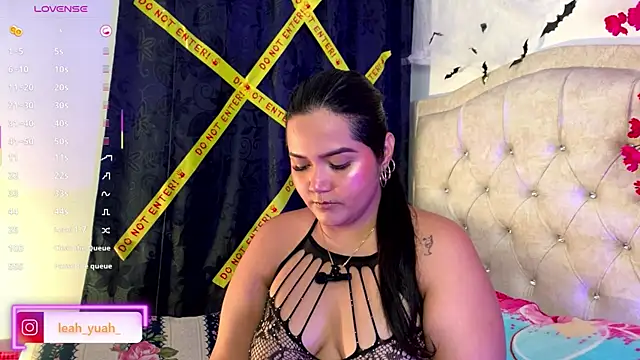 Snapshot of Leah_yuah_ chatting on October 17, 4:37 am Leah yuah online show from October 17, 4:37 am