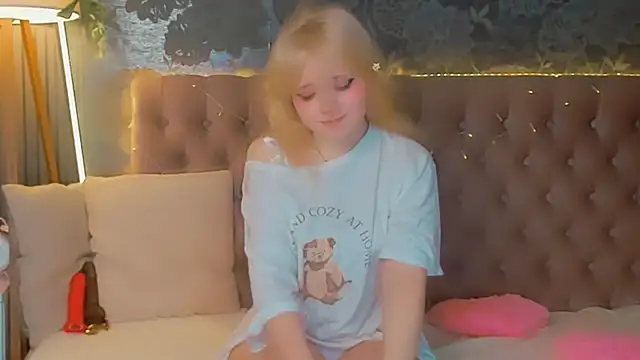 EmilyAngells online show from March 3, 7:36 am