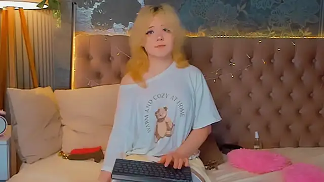 EmilyAngells online show from February 25, 6:56 am