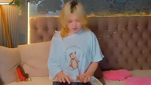 EmilyAngells online show from February 23, 6:46 am