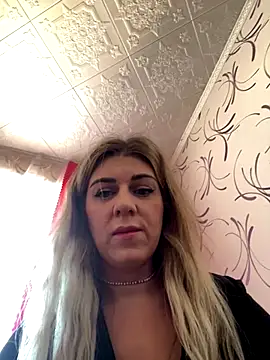 Snapshot of Lusi_Luxary chatting on October 18, 8:50 am Lusi Luxary online show from October 18, 8:50 am
