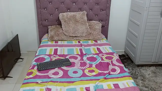 skinny hailey1 online show from December 3, 5:48 pm