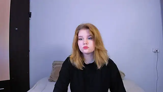 LaseyMoon online show from September 25, 12:04 pm