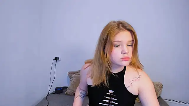 LaseyMoon online show from November 2, 6:06 am