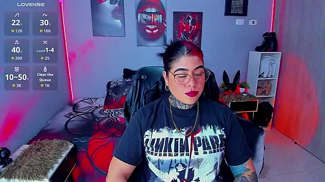 Snapshot of Veronika_metal chatting on September 16, 6:27 pm Veronika metal online show from September 16, 6:27 pm