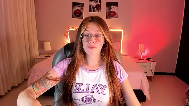 Emily Warren  online show from April 7, 9:17 pm