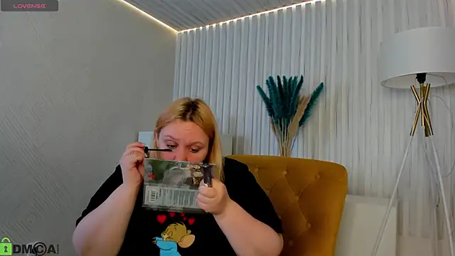 Snapshot of Amy_Hall chatting on September 14, 1:25 am Amy Hall online show from September 14, 1:25 am