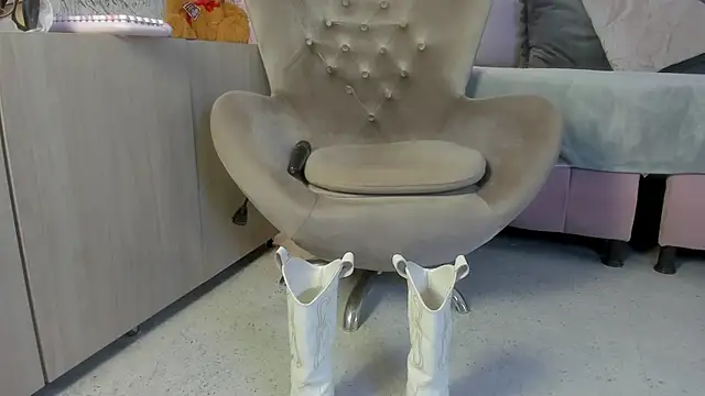 Snapshot of Liannaa_ chatting on October 15, 7:49 pm Liannaa online show from October 15, 7:49 pm