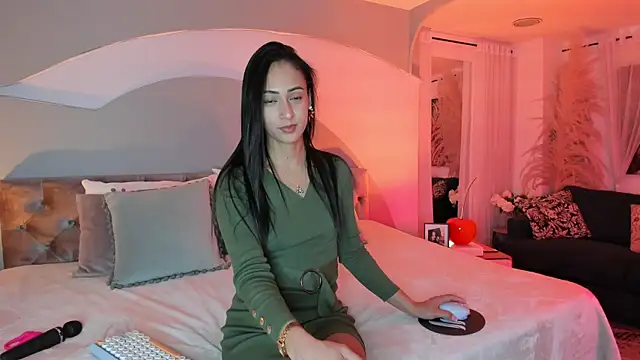 Elizabeth clark  online show from November 13, 8:08 pm