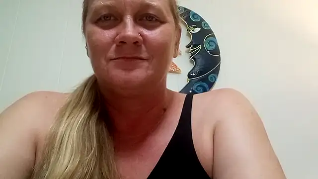 Snapshot of wetnwildforyou chatting on October 7, 12:59 am wetnwildforyou online show from October 7, 12:59 am