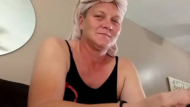 wetnwildforyou online show from November 20, 8:21 pm