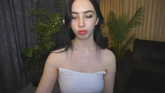 Snapshot of WildKittenX_ chatting on October 6, 5:46 am WildKittenX online show from October 6, 5:46 am