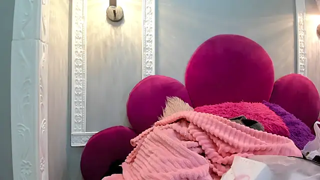 Bonniie 22 online show from March 21, 6:57 pm