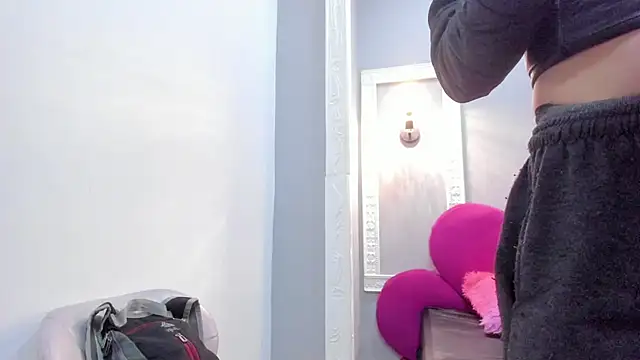 Bonniie 22 online show from December 13, 7:53 pm