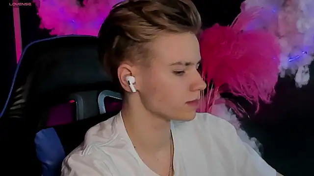 Jean Wilsons online show from April 18, 11:13 am