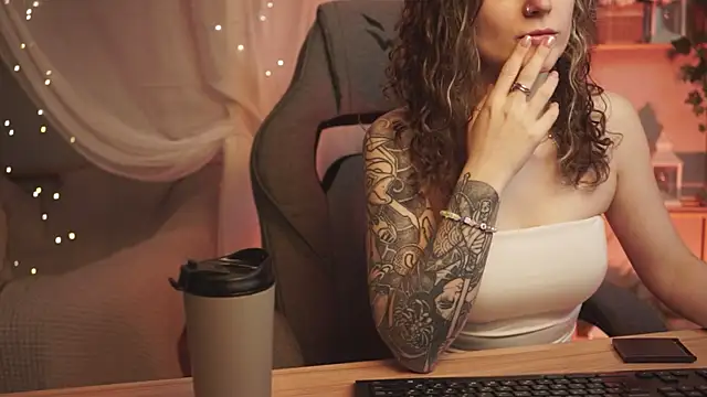 OliviaMcClean online show from October 30, 11:22 am