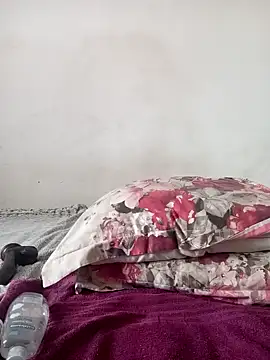 Missvixen81 online show from December 1, 9:02 am