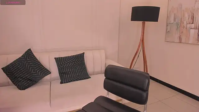 Snapshot of ArianaMonroe_ chatting on October 13, 5:43 am ArianaMonroe online show from October 13, 5:43 am