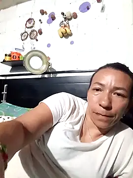 Snapshot of Antonela45 chatting on September 16, 1:35 am Antonela45 online show from September 16, 1:35 am