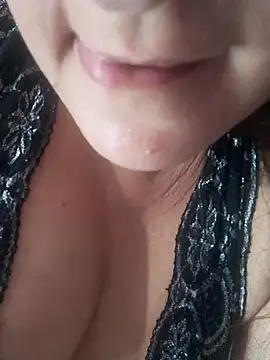 Snapshot of Sandra42 chatting on October 14, 1:57 pm Sandra42 online show from October 14, 1:57 pm