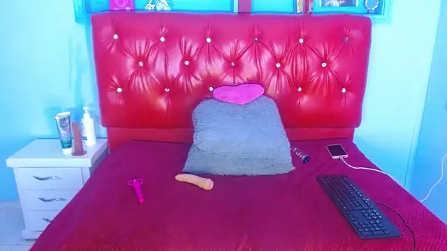 Snapshot of Madyyfox chatting on September 19, 5:34 pm Madyyfox online show from September 19, 5:34 pm