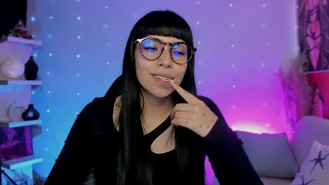 Saraa Desiree online show from October 23, 7:20 pm