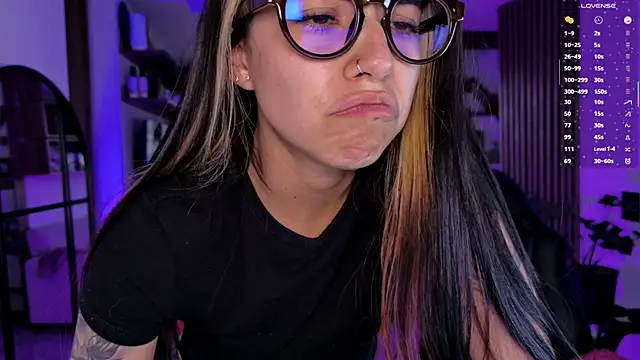 Saraa Desiree online show from March 30, 9:25 pm