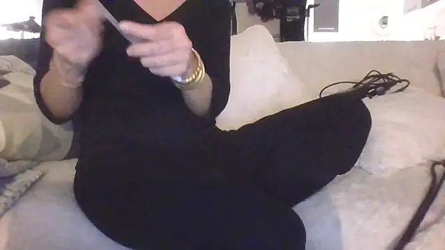 Valentinette online show from February 22, 9:05 pm