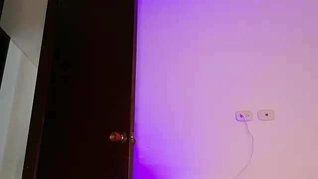 isahilton1 online show from September 8, 8:52 pm