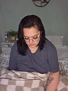 Snapshot of Saucy-Serenity chatting on October 19, 9:17 pm Saucy-Serenity online show from October 19, 9:17 pm