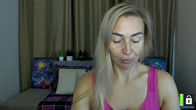 Snapshot of Kiss_julli88I chatting on October 7, 5:28 pm Kiss julli88I online show from October 7, 5:28 pm