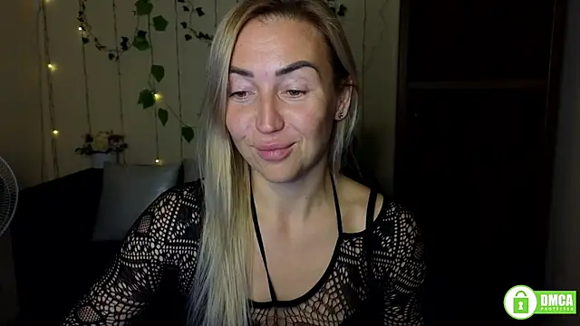 Snapshot of Kiss_julli88I chatting on October 4, 5:39 pm Kiss julli88I online show from October 4, 5:39 pm