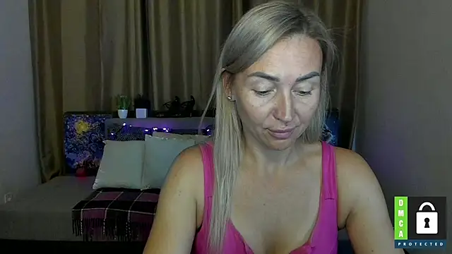 Snapshot of Kiss_julli88I chatting on September 23, 5:22 pm Kiss julli88I online show from September 23, 5:22 pm