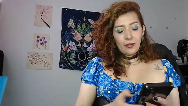 Luz delunaa online show from April 8, 9:50 pm