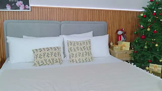 JaneRayan online show from December 20, 6:23 pm