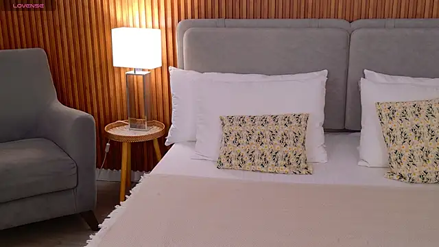 AmeliRoyse online show from November 22, 5:59 pm