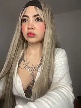 Snapshot of Mia_cullen_ chatting on October 11, 1:43 am Mia cullen online show from October 11, 1:43 am