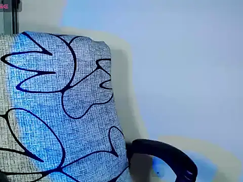 Hannah Kiim online show from September 17, 5:00 pm